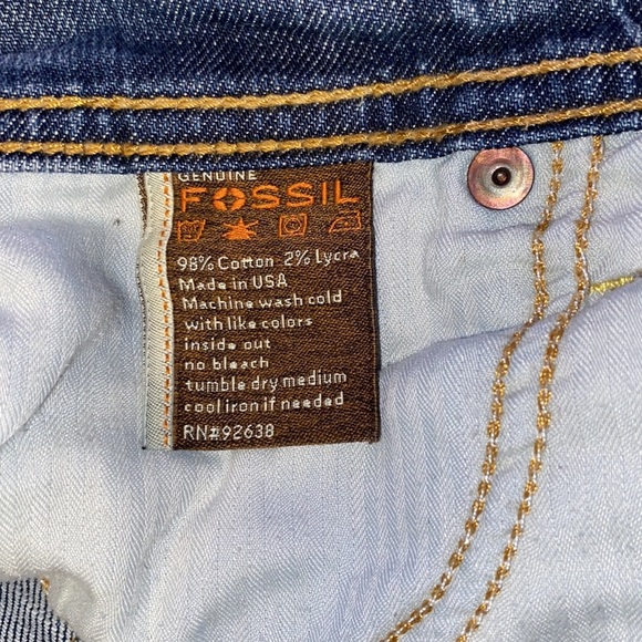 FOSSIL jeans, women's size 25 Made in the USA. Slim bootcut, "vintage dark" - Picture 4 of 10
